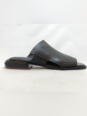 Yuko Imanishi Nami Leather Slide 6